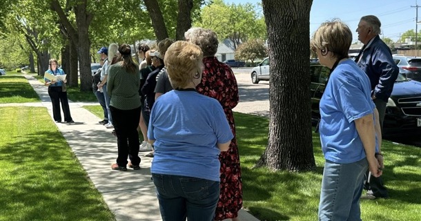 Dana Jelinek leads a tour of the Hargis House Neighborhood in May. Photo Credit: Hargis House Women’s Club