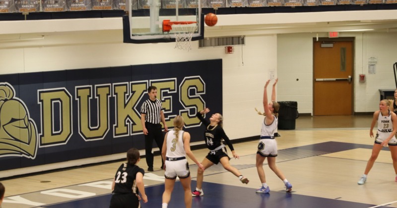 Northwest Girls Get Road Win At York, Boys Fall. 