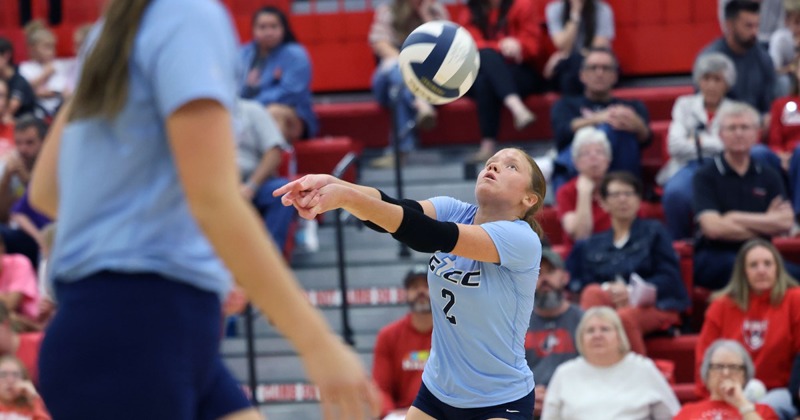 Aurora Sweeps GICC Volleyball Monday 